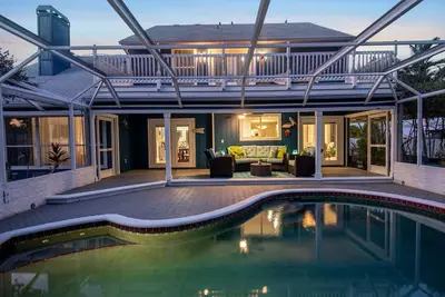 Image de Large 3br Home, Heated Pool! Close to Beach, Img