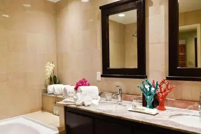 Image de 2 Bedroom Luxury Condo