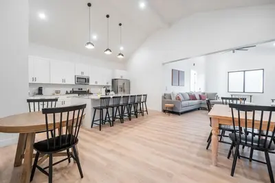 Image de Swimming closeby, relax w/the family!