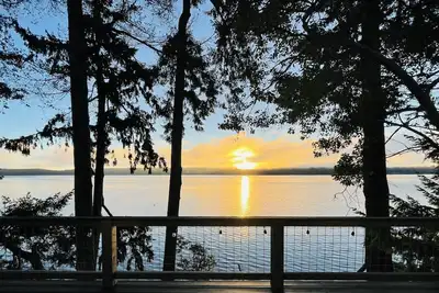 Image de Great Views! Sleeps 10, Beachfront Hood Canal, Olympic Np, Kayaks, Game Room