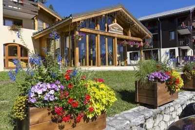 Image de Valmorel | 2br for 10 + Ski-in, Ski-out!