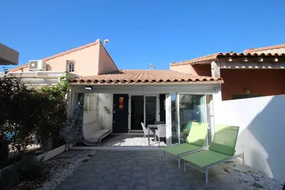 Image de Jolie Maison T3 mezzanine climatisée avec veranda, 5 couchages, terrasse, Wifi, Résidence Les. . .