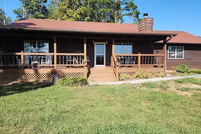 Image de Great House, Great Vibe. Lake Access/View, Clean, Quiet, Family Pet Friendly.
