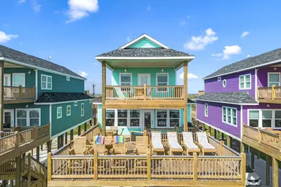 Beachfront | Bar, Arcade & Ocean Views