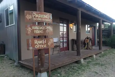 Image de Boutique Hillside Hotel w/ Views, Dark Skies & Hiking Trail. Romantic Spot for 2