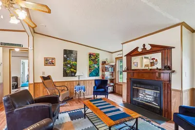 Image de Elmore Escape: 4 br, games galore, firepit, views!