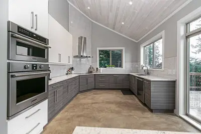 Water Front Home with Private Dock and Hot tub