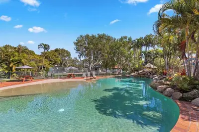 Image de Sandy Straits Poolside Escape with Beach Access