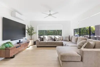 Image de Luxe By The Marina Hamptons Chic at Hervey Bay