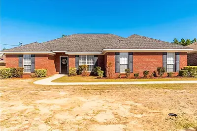 Image de Southern Charm w\/ Fireplace- 3br\/2ba Home Near Mobile