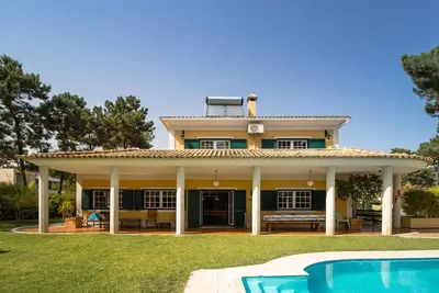 Image de Aroeira Villa Sleeps 10 with Pool