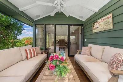 Image de Summer Sale! Remodeled Hawaiian Cottage Near Beach w Pool - International Colony Club 37