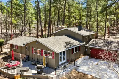 Image de Pine Cone Lodge - Fire Pit* Bbq* Ping Pong*