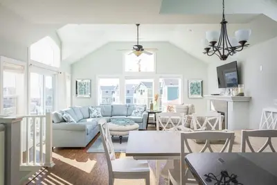 Image de Tranquil Sunrises, Pool & Boardwalk Path to Beach!