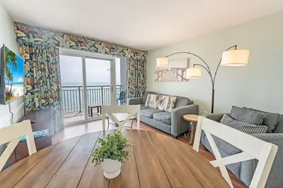 Image de Newly Added 16th Floor Oceanfront Views with Pools