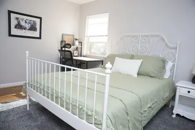 Cozy Apartment in Pleasant Ridge
