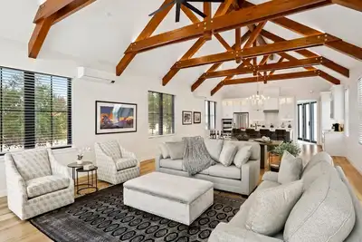 Image de Steel City Cellars: 2 Br, 2. 5 Ba House in San Miguel, Sleeps 6
