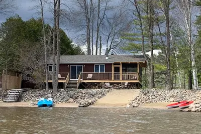 Image de Cozy year round cottage on beautiful Dalhousie Lake!