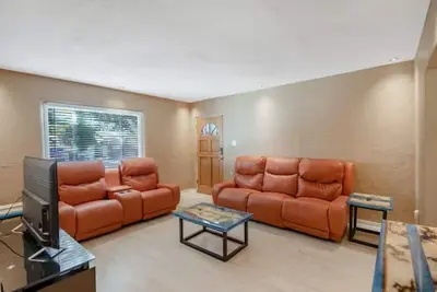 Image de Cagua Uptown home, close to everything!