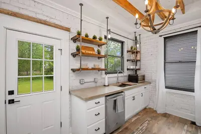 Image de Farmhouse - Deck, Grill, Record Player, 10mi to city