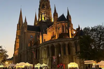 Image de Découvrez notre appartement au cœur de Bayeux, parfait pour 6 personnes.