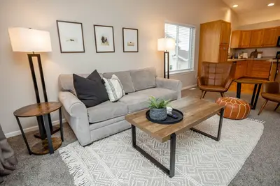 Image de 3br Fenced Yard I King, Pack 'n Play, 75\" Tv