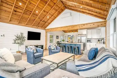 Image de Park Place: Riverfront, Amazing Views, Walk to Beach, High-End, Dog Friendly