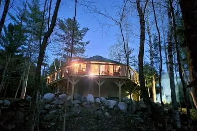 Image de New Yurt on the bank of the Penobscot river. Near Baxter & National monument