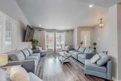 Image de Louisiana: Desert Oasis with Pool