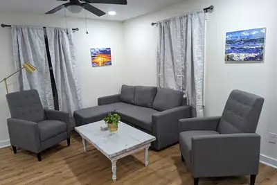 Image de Modern Downtown House with Yard