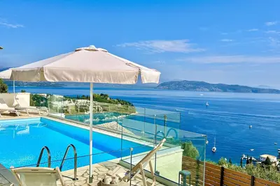 Villa Tesoro Kalami with private pool