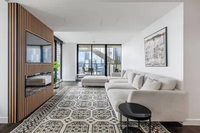 Image de City Road Sanctuary with Sunset Views and Parking