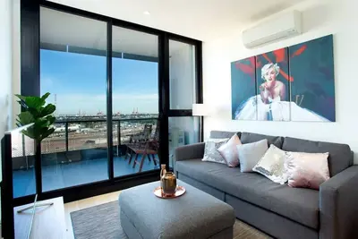 Image de Well connected North Melbourne Escape with Balcony