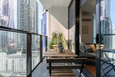 Image de Flagstaff Chic A Refreshing Balcony Retreat