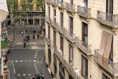 Image de Piso 4 Habitaciones en Ramblas Barcelona, Lado Plaza Real, Delante Museo Güell