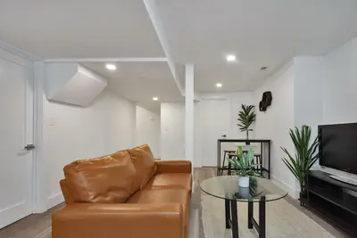 Image de Sleek Somerville Apartment near Encore!