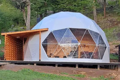 Image de Domo equipado para 5 personas en la naturaleza a 25 min de aeropuerto y ciudad