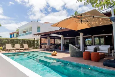 Image de Belissima Casa Muro Alto, Recentemente Reformada, com 6 Quartos, 5 Suites,