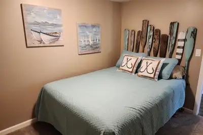 Image de New! Royal Bungalow Lake House W/ Lake view & access - Canadian Lakes