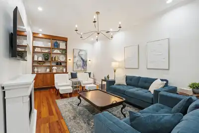 Image de Serenity Haven: 5 Min Walk to Uf Campus!