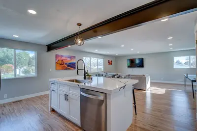 Image de Spacious Fun Private Home Perfect for Large Groups - New Hot Tub! Photos soon!