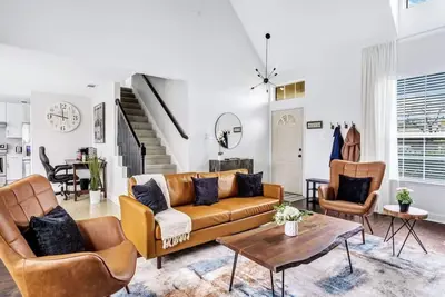 Image de Cozy, Luxe Home Near Dfw Airport + Fire Pit