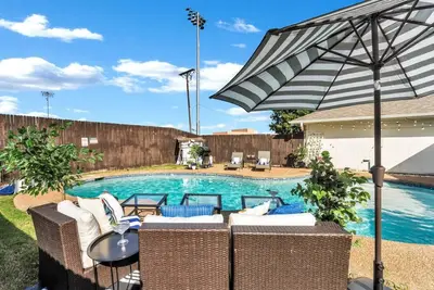 Image de Pool PlayHouse: Firepit, Grill, Games & Sunlounger