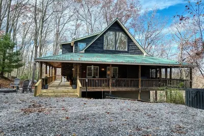 Image de Cozy Cabin with Hot Tub in Blue Ridge Mountains