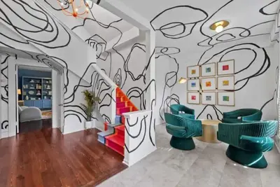 Image de Large home with patio, fire pit and chefs kitchen