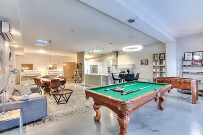 Image de Relaxation, comfort, and convenience! The ultimate destination to experience Montreal.