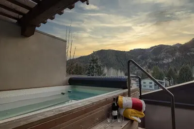 Image de Luxe Ketchum Penthouse with Rooftop Hot Tub - Perfect for World Cup!