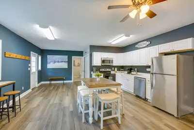 Image de Group Getaway in Cadillac ~ 4 Mi to State Park!