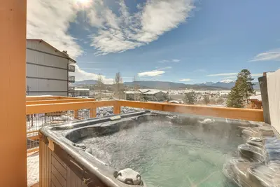Image de Mountain-View Townhome in Fraser: Private Hot Tub