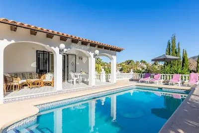 Image de Maison de vacances 'Jacaranda' avec vue sur les montagnes, piscine privée et Wi-Fi